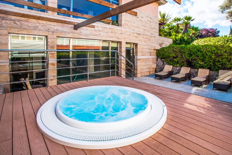 Wellness experience in the jacuzzi at Spa Viva Blue, Mallorca.