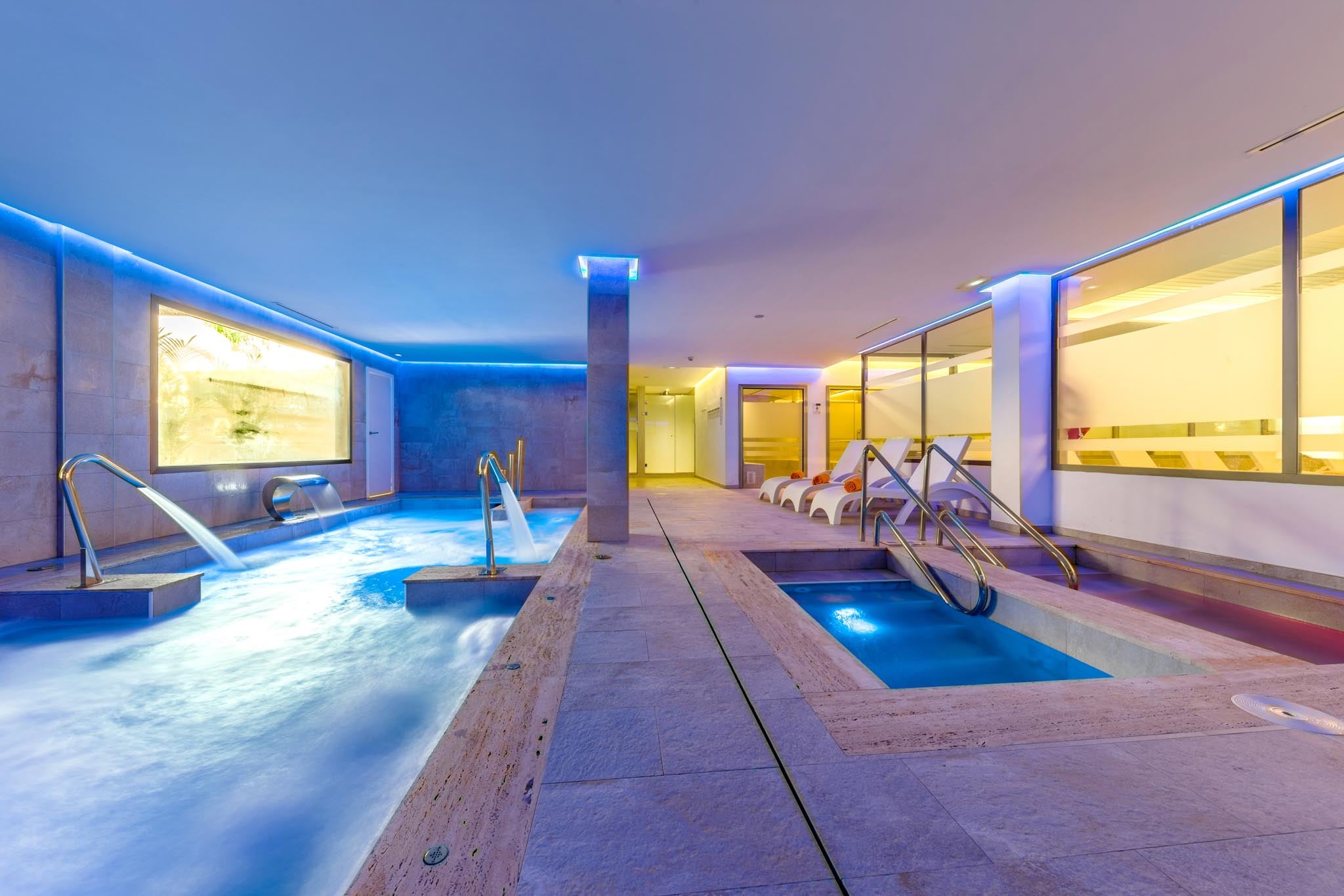 Enjoy the ultimate wellness experience with the heated pool and cold plunge at Spa Viva Resort in Cala Mesquida, Mallorca, designed to enhance relaxation and rejuvenation.